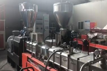 Çin Pp Karbon Siyah Plastik Pelet Yapma Makinesi Çift Vidalı Ekstruder 300 Kg / H Fabrika