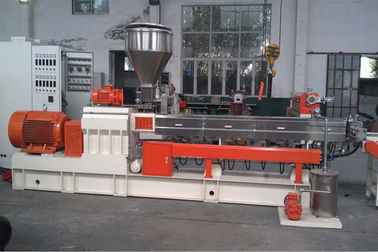 Çin 500 Kg / H Çıkış İkiz Ekstruder Makinesi PP Flakes Şişeler Geri Dönüşüm Makinası Fabrika